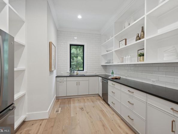 2929 N Greencastle Street, Arlington VA 22207