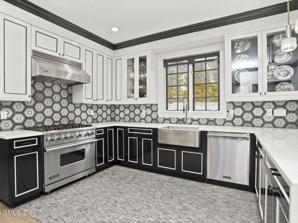 101 Lockwood Road, Riverside CT 06878