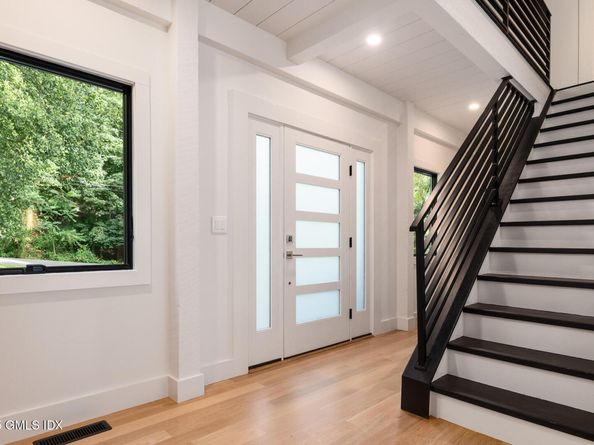 10 Tomahawk Lane, Greenwich CT 06830