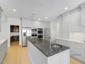 39 Running Brook Lane, New Canaan CT 06840