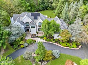 39 Running Brook Lane, New Canaan CT 06840