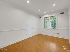 39 Running Brook Lane, New Canaan CT 06840