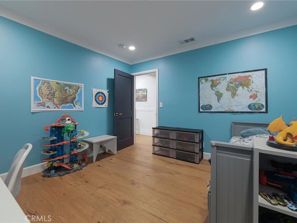 2528 N Orchard Drive, Burbank CA 91504