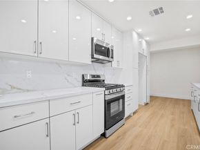 6820 Encino Avenue, Van Nuys CA 91406