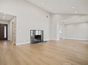 6820 Encino Avenue, Van Nuys CA 91406