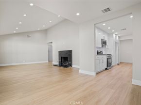 6820 Encino Avenue, Van Nuys CA 91406