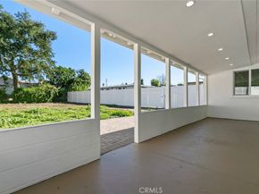 6820 Encino Avenue, Van Nuys CA 91406