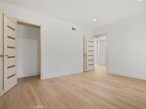 6820 Encino Avenue, Van Nuys CA 91406