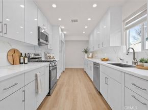 6820 Encino Avenue, Van Nuys CA 91406