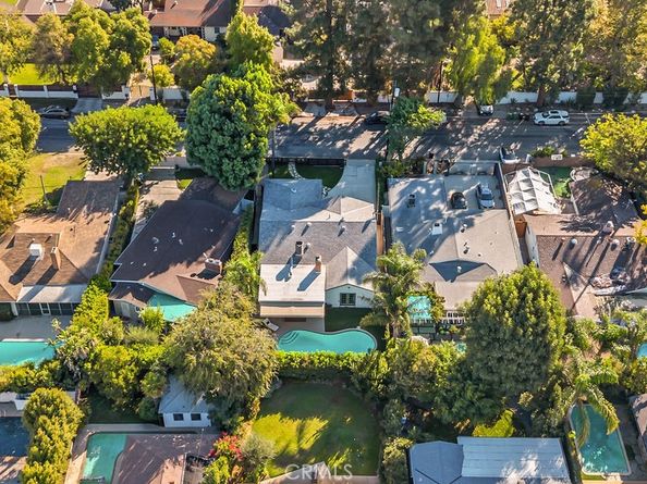 5725 Rhodes Avenue, Valley Village CA 91607