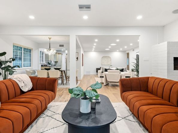 5725 Rhodes Avenue, Valley Village CA 91607