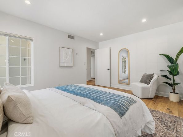 5725 Rhodes Avenue, Valley Village CA 91607