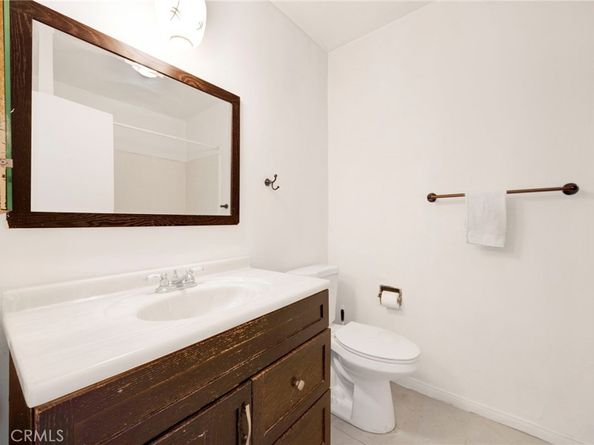 15901 Lassen Street, North Hills CA 91343