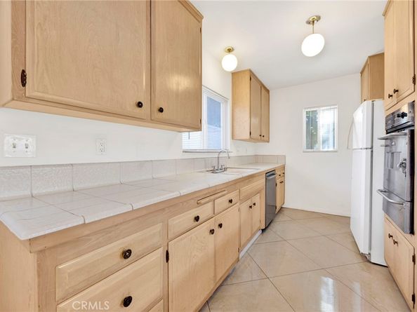 15901 Lassen Street, North Hills CA 91343