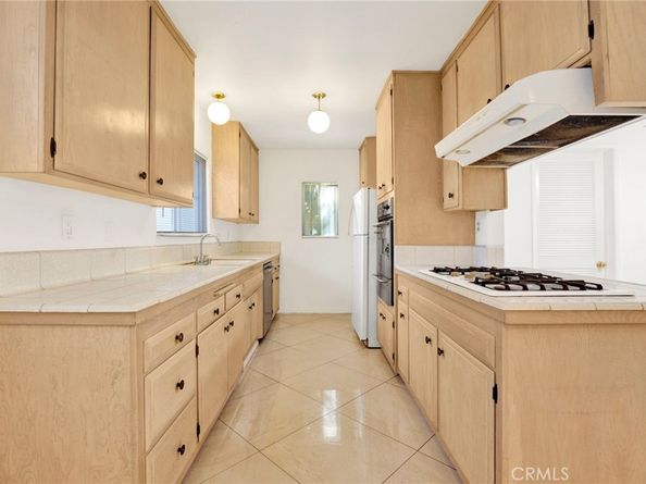 15901 Lassen Street, North Hills CA 91343