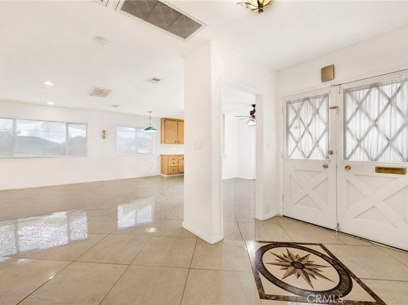 15901 Lassen Street, North Hills CA 91343