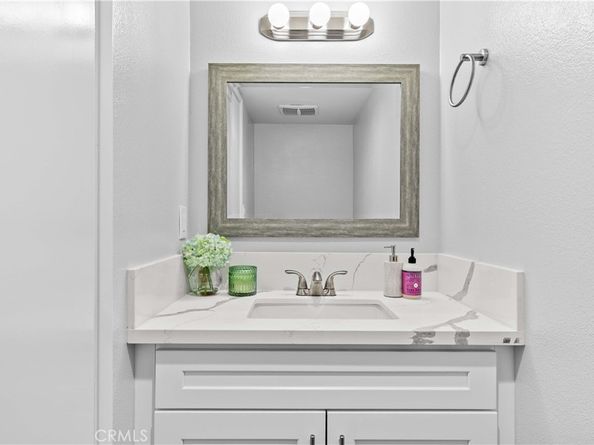 1881 Alpha Road 8, Glendale CA 91208