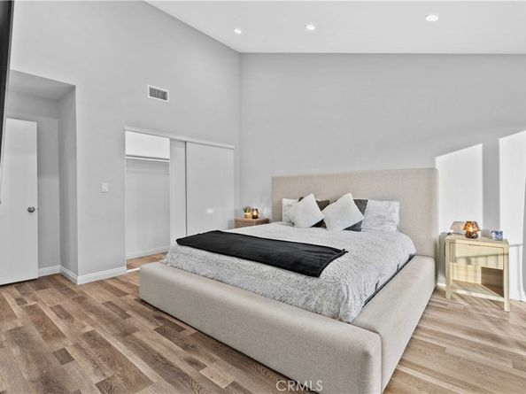 1881 Alpha Road 8, Glendale CA 91208