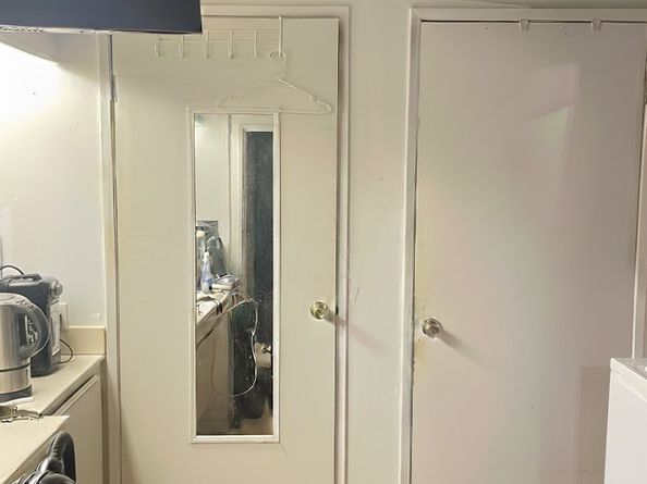 10233 De Soto C, Chatsworth CA 91311