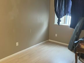 10233 De Soto C, Chatsworth CA 91311