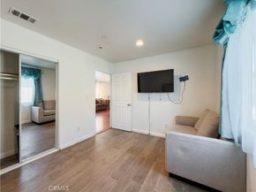 689 E 115, Los Angeles CA 90059