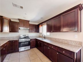 689 E 115, Los Angeles CA 90059