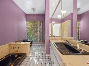 9044 Elevado Street, West Hollywood CA 90069