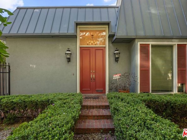 9044 Elevado Street, West Hollywood CA 90069