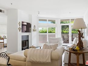 2115 3rd Street 102, Santa Monica CA 90405
