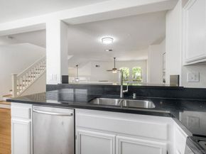 10242 Wateridge Cir 197, San Diego CA 92121