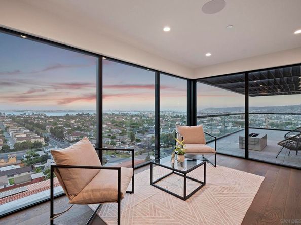 2035 Evergreen, San Diego CA 92106