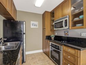 8581 Villa La Jolla Dr G, La Jolla CA 92037