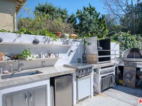 22650 Jameson Drive, Calabasas CA 91302