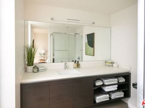 749 S Cloverdale Avenue 102, Los Angeles CA 90036
