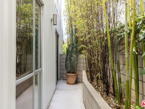 749 S Cloverdale Avenue 102, Los Angeles CA 90036
