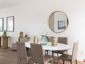 749 S Cloverdale Avenue 102, Los Angeles CA 90036