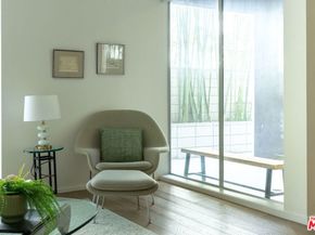 749 S Cloverdale Avenue 102, Los Angeles CA 90036