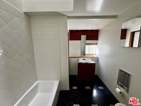 558 San Juan Avenue, Venice CA 90291