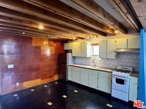 558 San Juan Avenue, Venice CA 90291