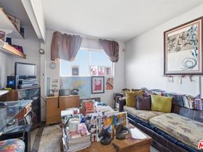 519 N Exton Avenue, Inglewood CA 90302