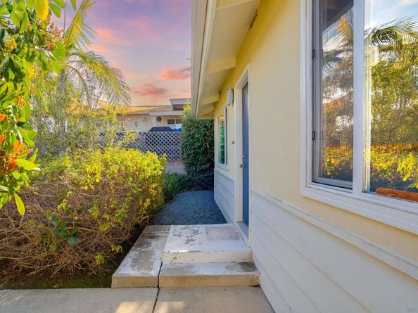 370 Tamarack Ave, Carlsbad CA 92008