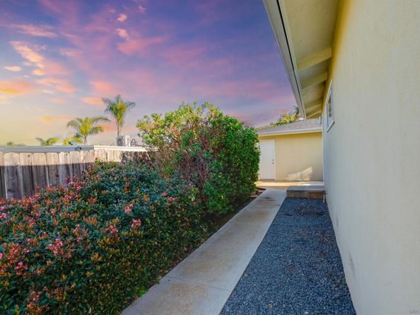 370 Tamarack Ave, Carlsbad CA 92008