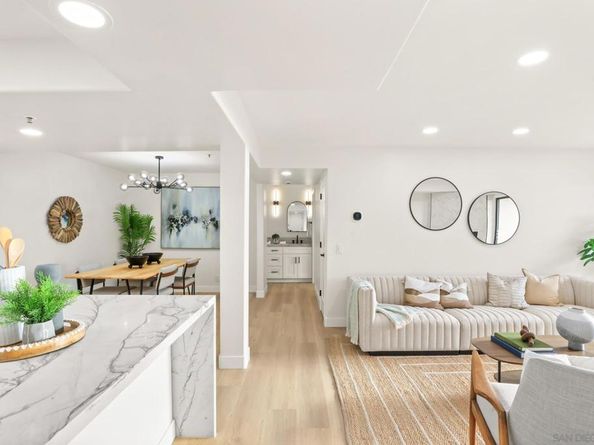 5726 La Jolla BLV 206, La Jolla CA 92037