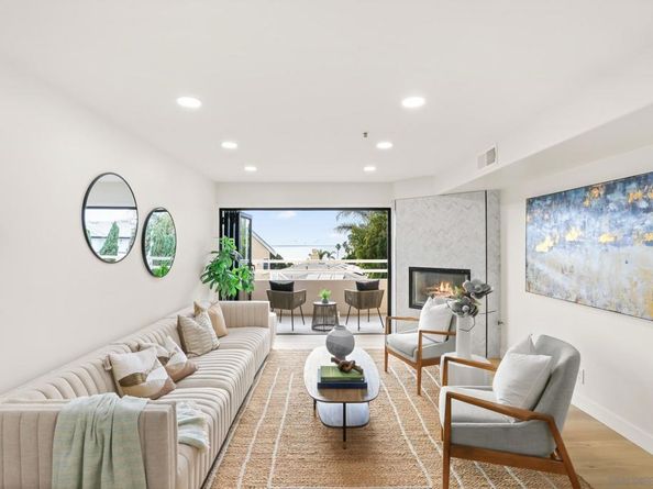 5726 La Jolla BLV 206, La Jolla CA 92037