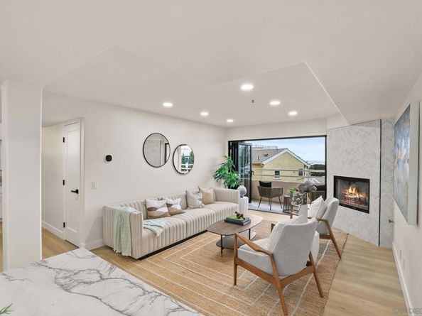 5726 La Jolla BLV 206, La Jolla CA 92037