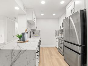 5726 La Jolla BLV 206, La Jolla CA 92037