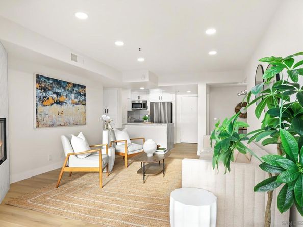 5726 La Jolla BLV 206, La Jolla CA 92037