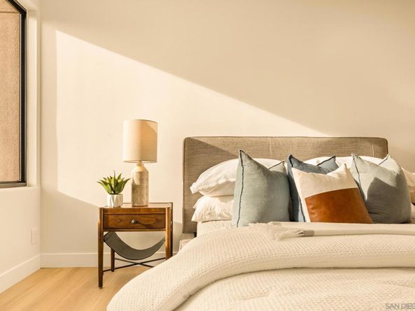 5726 La Jolla BLV 206, La Jolla CA 92037
