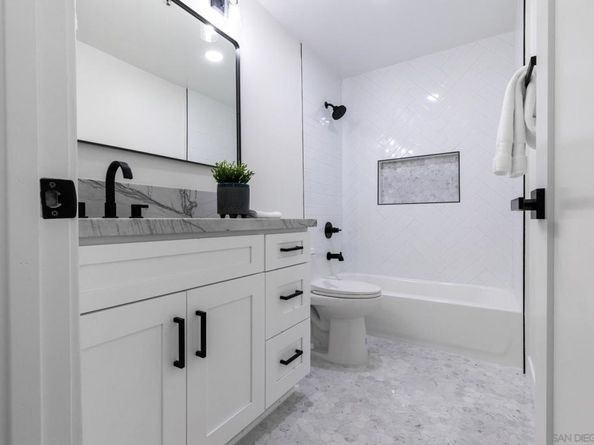 5726 La Jolla BLV 206, La Jolla CA 92037