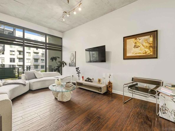 1050 Island ave 422, San Diego CA 92101